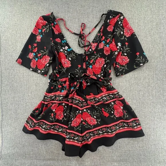 NEW! Miami By Francesca's Romper Small Floral V-Neck Black Red Figure Flattering - Picture 11 of 16